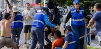 Conflicto en Antofagasta: vendedores ambulantes agreden a funcionarios durante fiscalización.