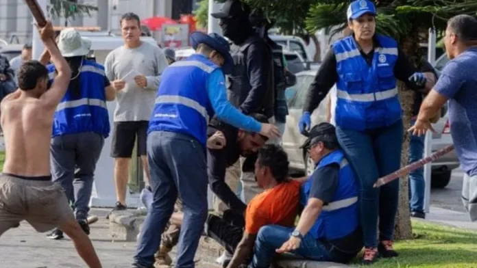 Conflicto en Antofagasta: vendedores ambulantes agreden a funcionarios durante fiscalización.