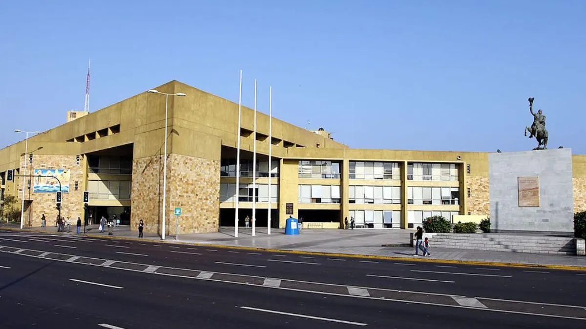 Antofagasta se querella por agresión a funcionarios en Plaza Colón.