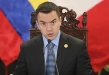 El Parlamento de Ecuador rechaza el nombramiento de la vicepresidenta encargada.