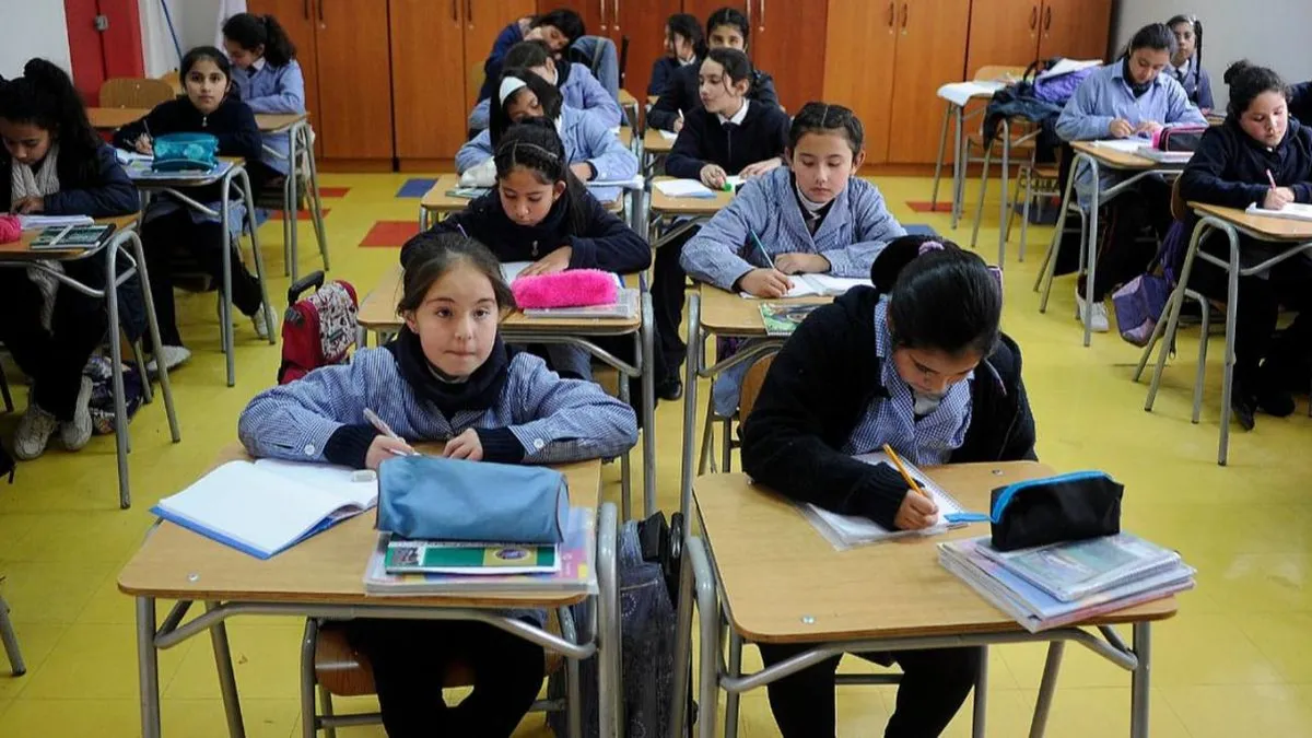 Año Escolar 2025: Fechas de inicio y vacaciones varían según la región en Chile