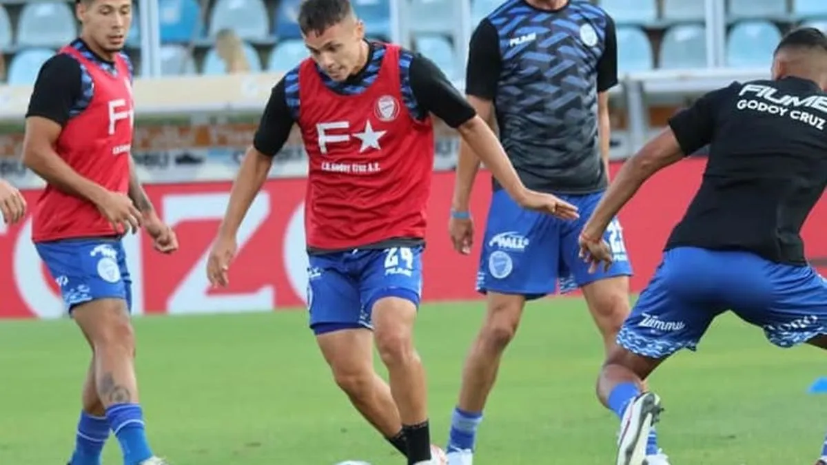 Bastián Yáñez enfrenta tensiones con sus entrenadores en Godoy Cruz.
