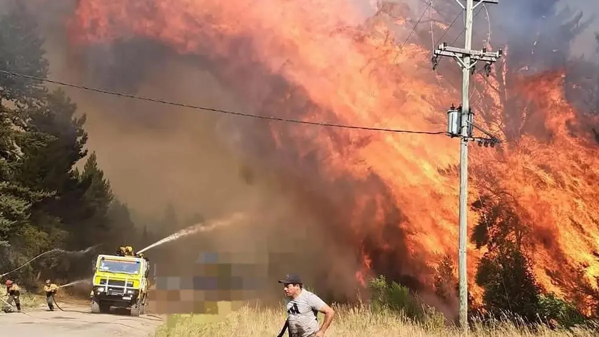 El fuego avanza sin control en El Bolsón