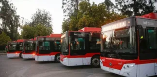 Santiago se electrifica: 1200 buses eléctricos mejorarán la movilidad urbana para 2025.