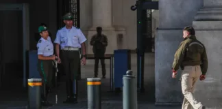 La Presidencia expresa su pesar por la muerte de un carabinero en La Moneda.