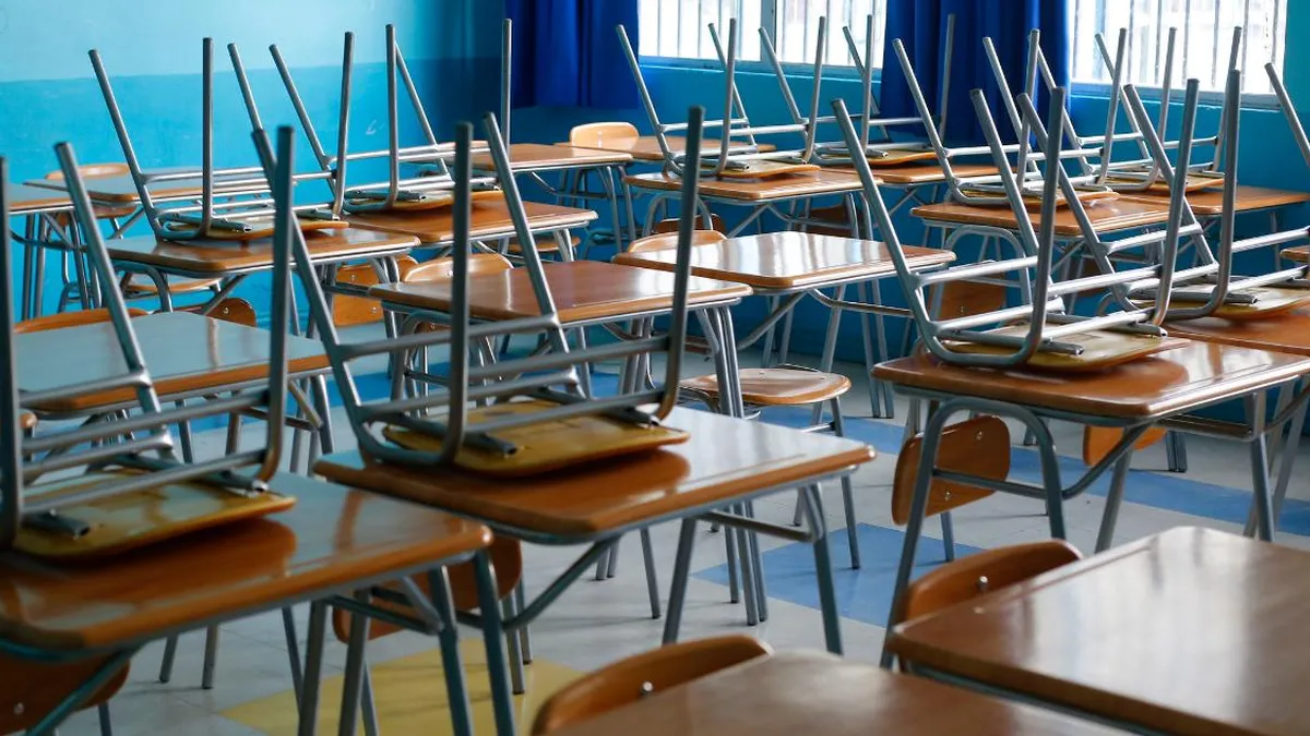 Cierre del colegio Cardenal Raúl Silva Henríquez deja a más de 450 estudiantes sin matrícula en Los Ríos