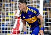 Carlos Palacios celebra su primer gol en Boca Juniors