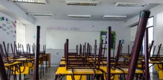 Suspensión de clases en 14 regiones por masivo corte de luz en el país.