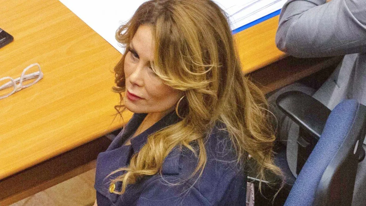 Cathy Barriga enfrenta nuevos cargos por malversación, mientras su abogado denuncia irregularidades en la investigación