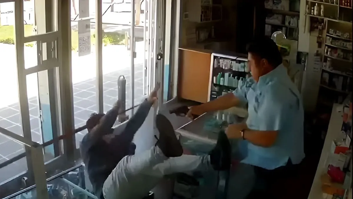 Hombre muere tras intento de asalto en farmacia de Cerrillos; dueño actuó en aparente legítima defensa