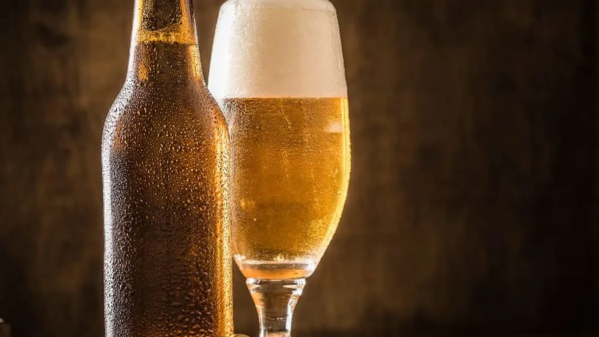 Descubre el truco casero para enfriar tu cerveza en minutos con agua, hielo y sal
