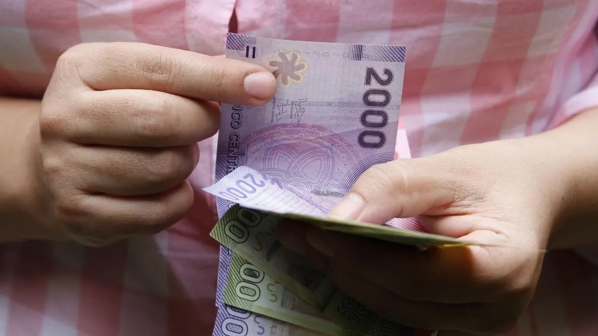 Chile ajusta beneficios estatales tras aumento del sueldo mínimo, impactando asignaciones familiares y bono por hijo