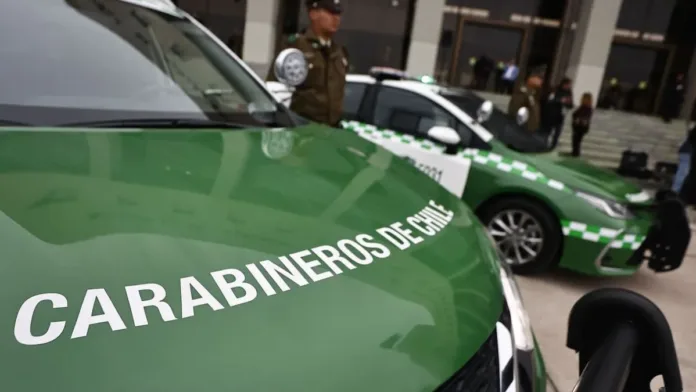 Patrulla de Carabineros vuelca tras persecución en Conchalí; delincuentes intentan atropellar.