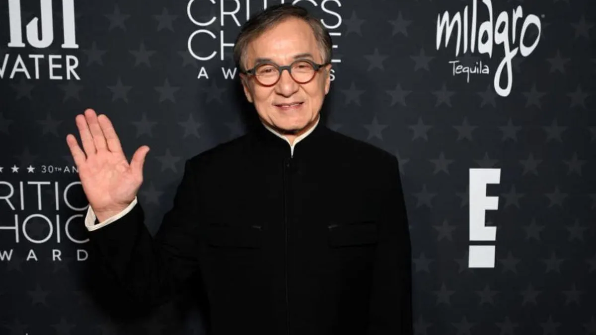 Jackie Chan desata ovación en los Critics Choice Awards 2025 y reflexiona sobre el poder del cine