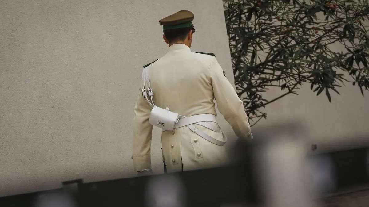 Tragedia en La Moneda: Carabinero hallado muerto en el entretecho genera preocupación por salud mental en la institución