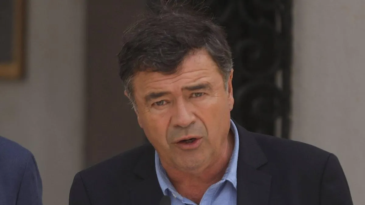 Ministro Valenzuela califica ataque a equipos de emergencia en incendios como “acto de carácter terrorista”