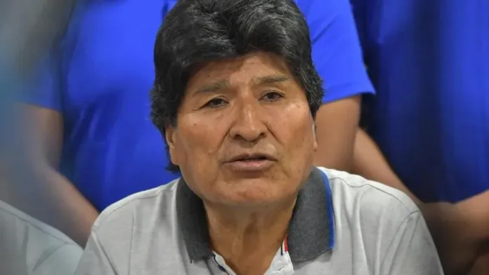 Evo Morales renuncia al MAS tras casi 30 años de liderazgo en el partido.