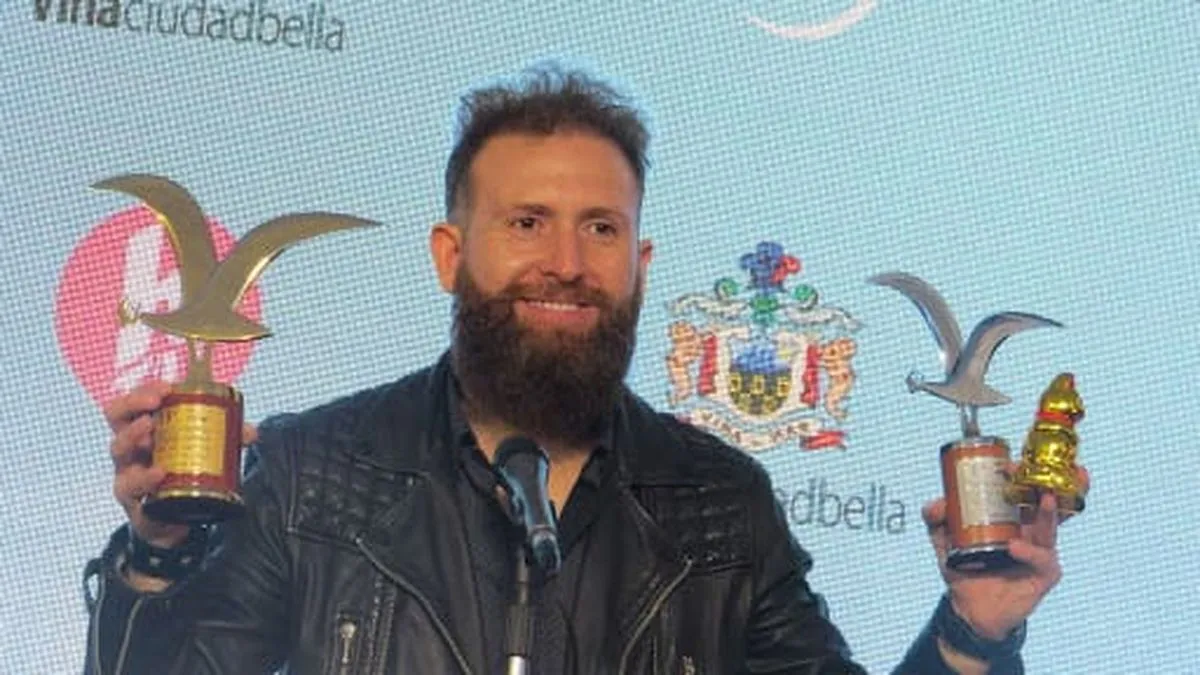 Juan Pablo López regresa a Viña del Mar con humor y controversia en su segunda presentación