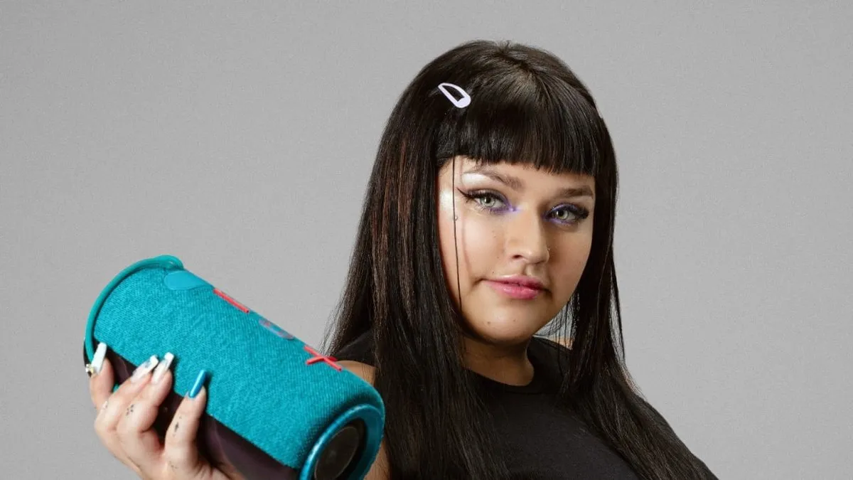 Flor Álvarez: de la calle a la cumbia