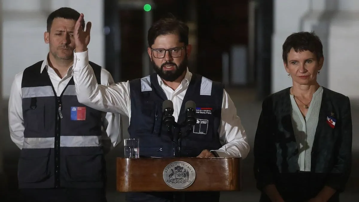 Boric critica a empresas eléctricas por masivo corte de luz y promete sanciones contundentes