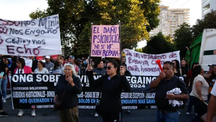 Protestas marcan el inicio de la Gala de Viña 2025 con fuertes consignas sociales.