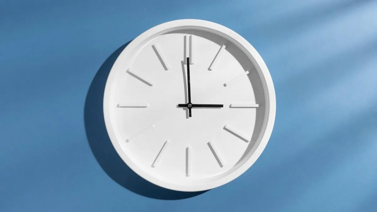 Chilenos disfrutan del horario de verano mientras se acerca el cambio a horario de invierno en abril