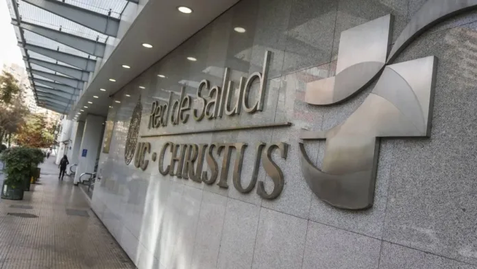 Estado de salud del guardia apuñalado en la Alameda del Hospital Clínico UC.