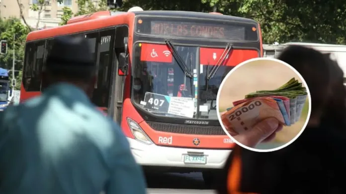 El conductor del bus RED devolvió una cartera con más de 1 millón de pesos.