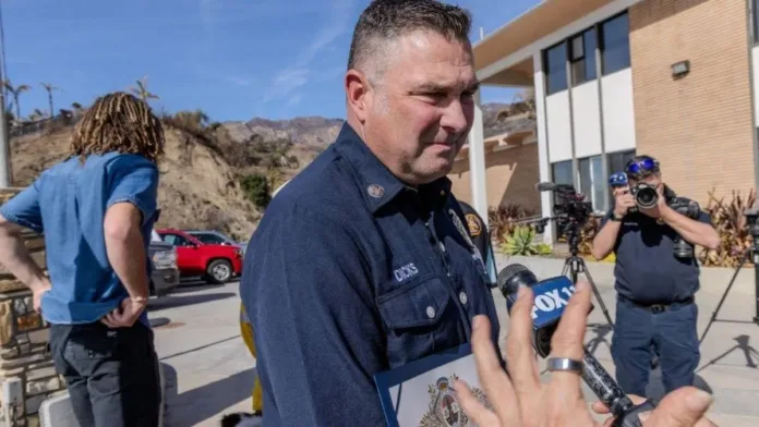 Bandas chilenas acusadas de incendiar Los Ángeles para robar propiedades.