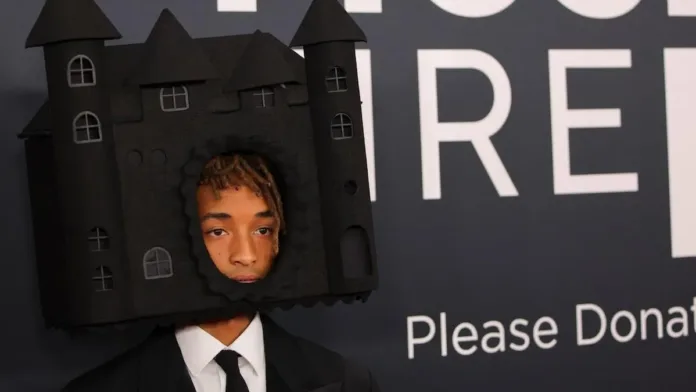 Jaden Smith deslumbró en los Grammy 2025 con un tocado de más de USD 4