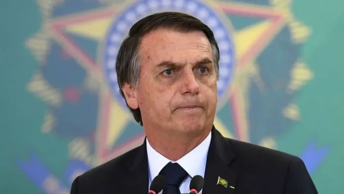 Fiscalía brasileña acusa a Bolsonaro de intento de golpe contra Lula; enfrenta cárcel.