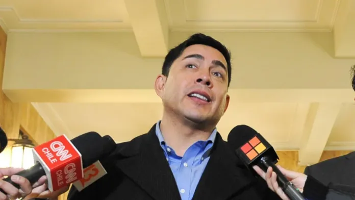 Denuncia por delitos sexuales contra el diputado Jorge Durán (RN) en desarrollo.