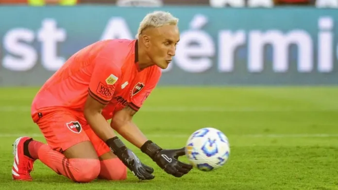 Keylor Navas brilla en su debut con Newell's: un triunfo memorable.