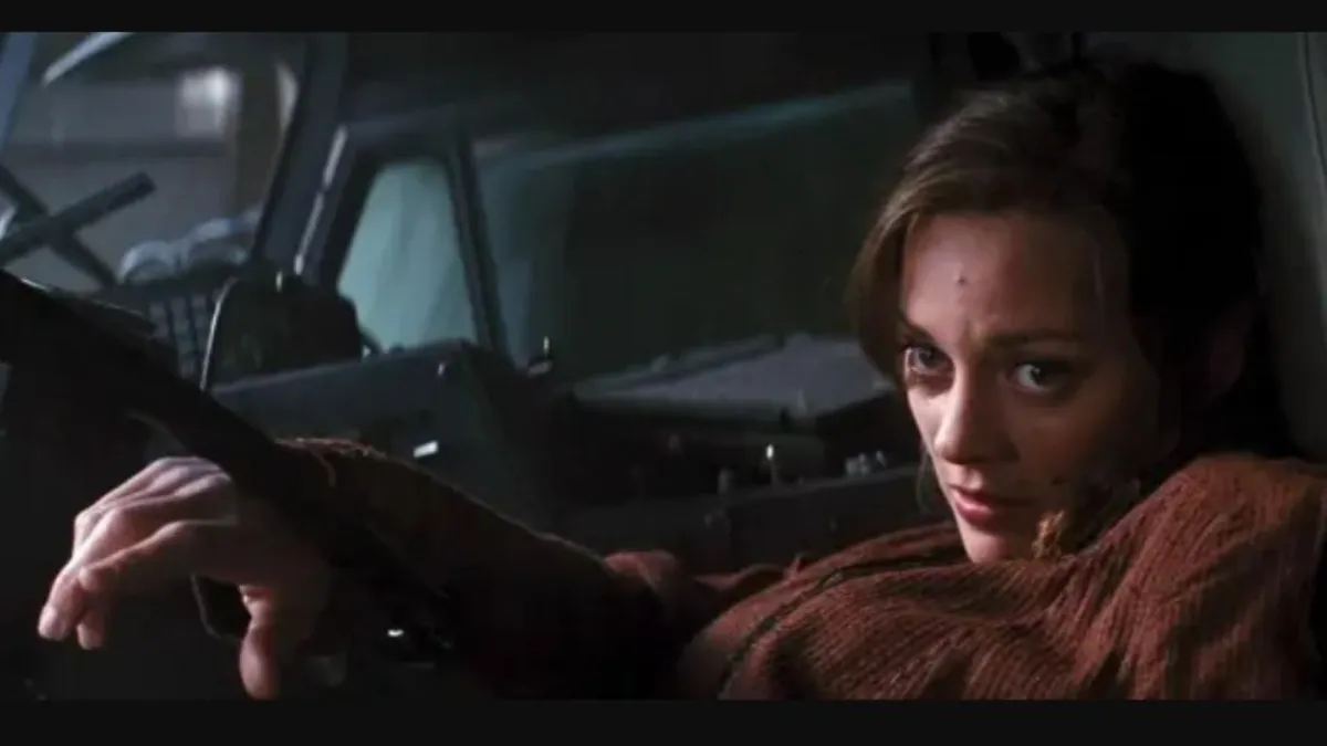 Marion Cotillard reflexiona sobre su polémica escena en “Batman: El caballero de la noche asciende” y admite errores