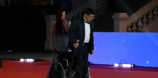 Mauricio Medina emociona al caminar en la Gala de Viña tras su amputación.