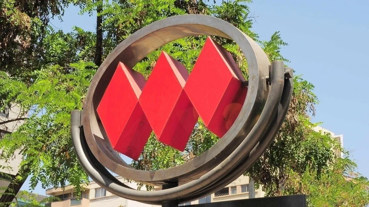 Metro de Santiago reanuda operaciones tras masivo corte de luz, aunque línea 2 presenta retrasos
