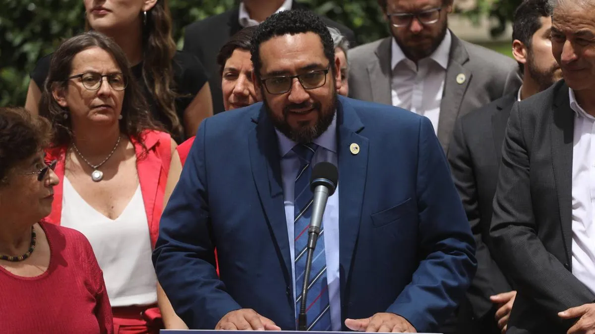 Ministro de Educación defiende acceso a servicios para niños migrantes tras polémicas declaraciones de Rodolfo Carter