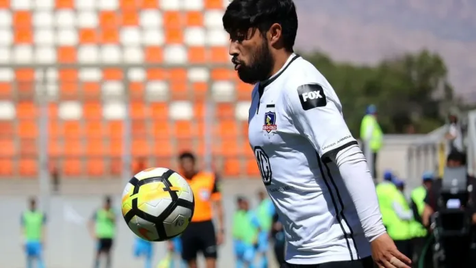 Jugadores cesantes de Colo Colo y la U entrenan en el Sifup en busca de nuevas oportunidades.