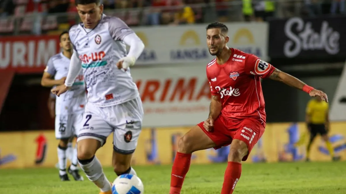 Deportes Limache sorprende a Ñublense en su debut en Primera División.