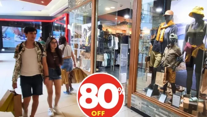 La icónica tienda del Costanera Center cierra con descuentos de hasta 80%.