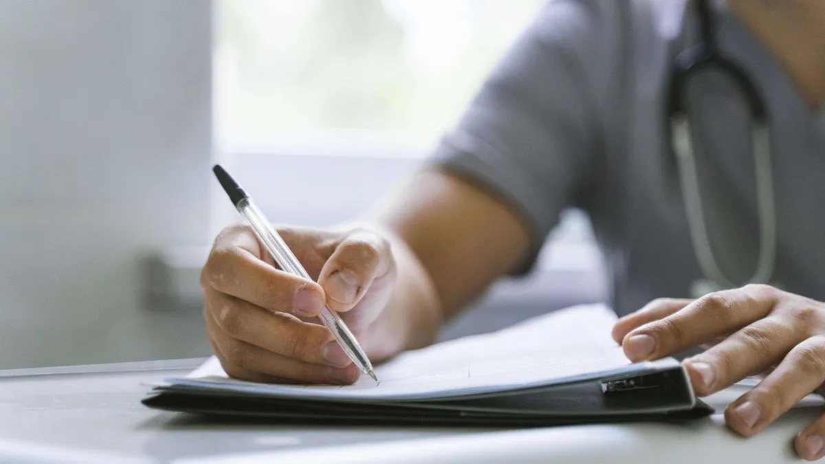 Un hombre lucha por justicia tras un diagnóstico erróneo de cáncer y quimioterapias.