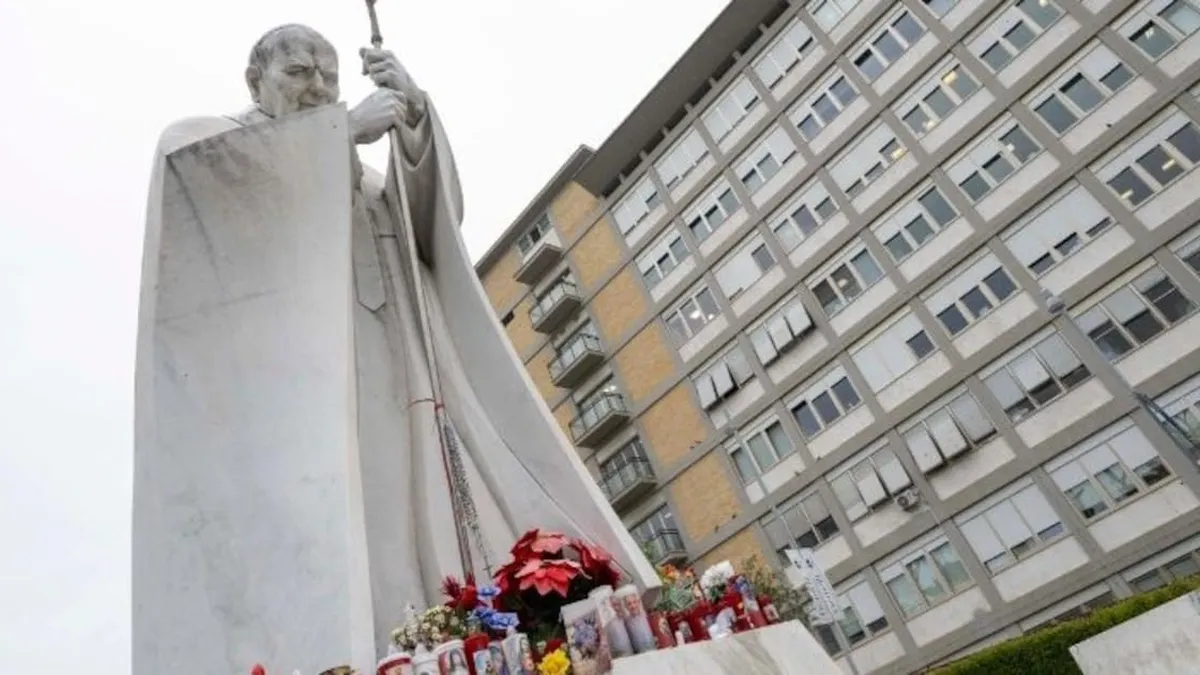 El Vaticano informa que el Papa Francisco tuvo una buena noche, pero su estado sigue siendo crítico