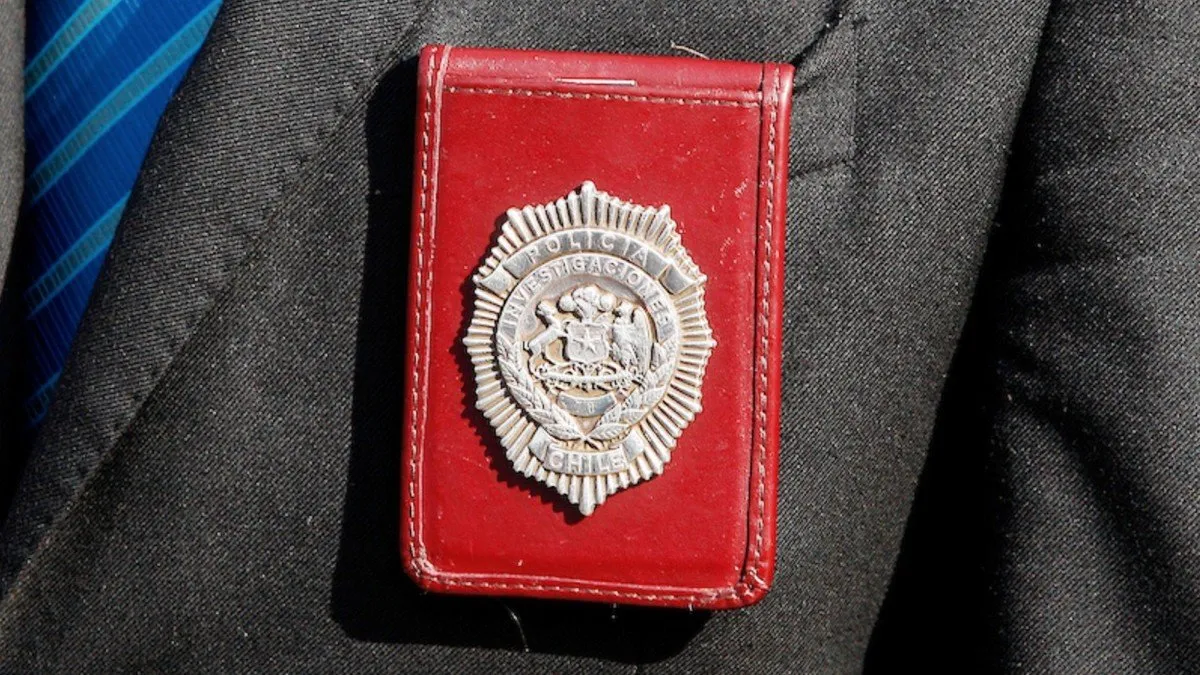 Descubre cómo postularte para ser agente policial y ganar desde $1 millón.