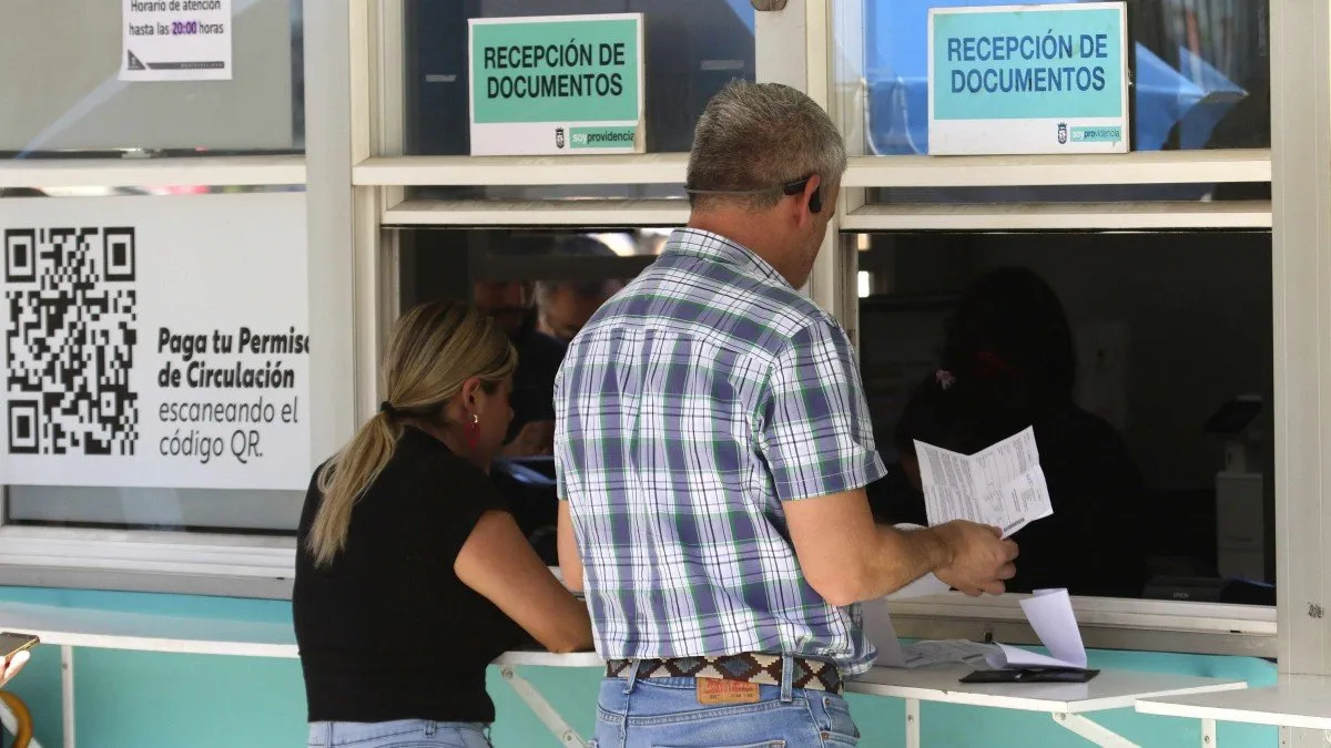 Automovilistas deben estar atentos: multas por permiso de circulación pueden superar el costo del trámite en 2025