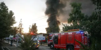 Bomberos informan sobre el avance del incendio en La Pintana tras arduo trabajo.