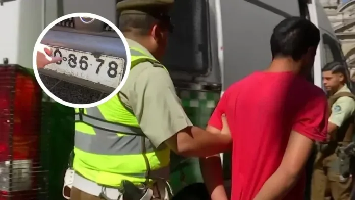 Conductor detenido en Santiago por alterar su placa patente con cinta aisladora.