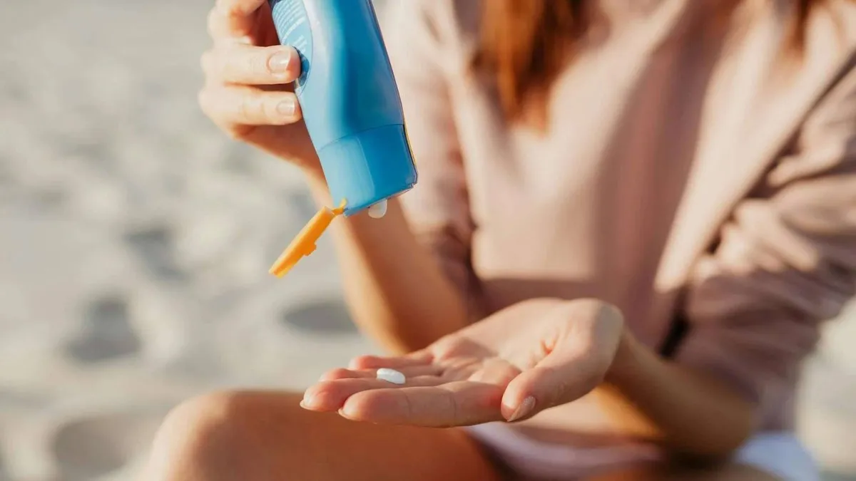 Expertos advierten sobre el riesgo del daño solar acumulado y la importancia de la protección adecuada