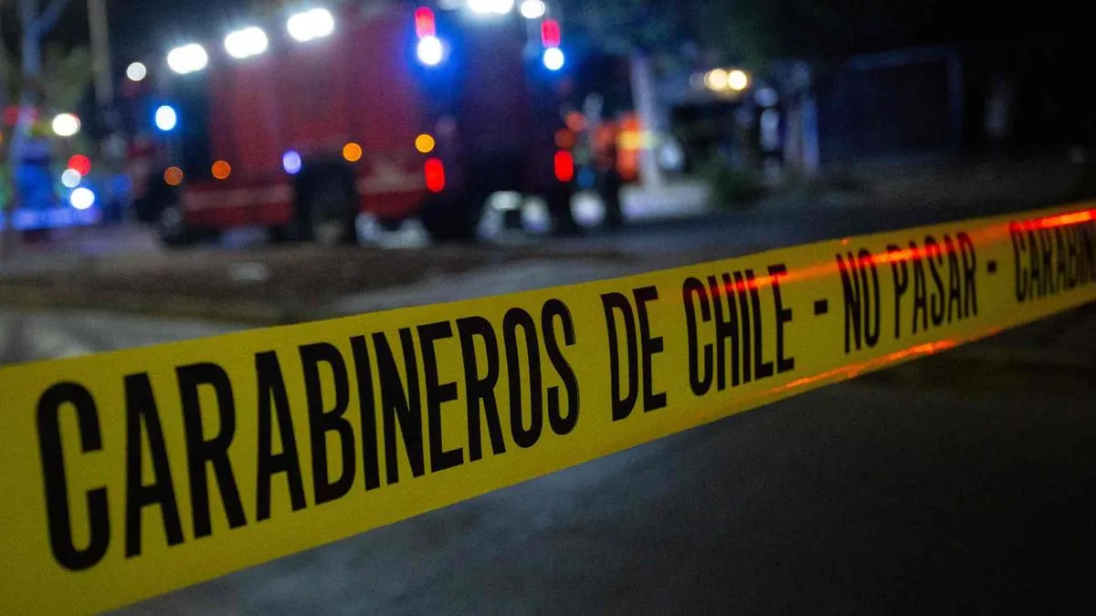 Hombre arrestado tras intentar atropellar a carabinero y huir en Santiago, enfrenta graves cargos