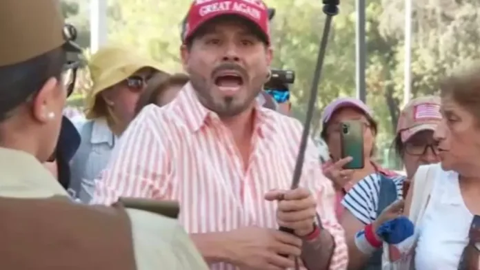 Pancho Malo y el "Team Patriota" interrumpen homenaje a Piñera con protestas.