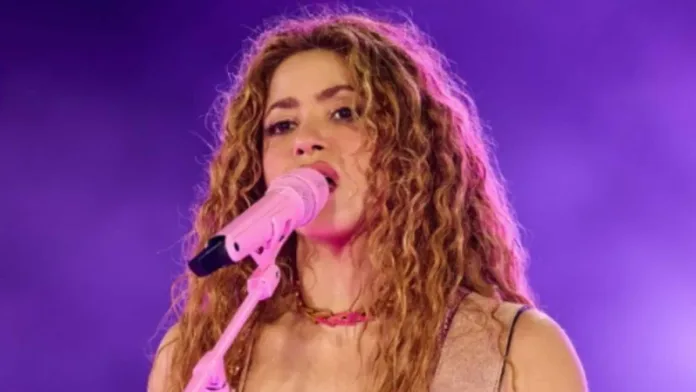 Shakira se encuentra hospitalizada y suspende su concierto en Perú por problemas de salud.